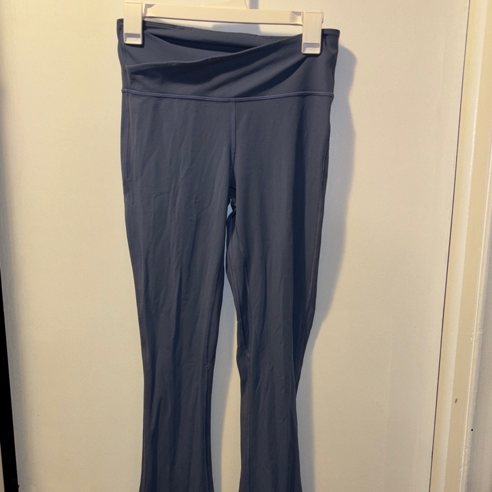 Lululemon Women’s Size 8 Mini-Flare Leggings.
